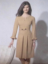 Load image into Gallery viewer, Sewing Pattern: Simplicity 2338
