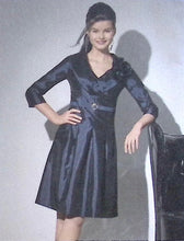 Load image into Gallery viewer, Sewing Pattern: Simplicity 2338
