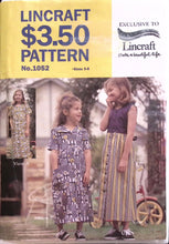 Load image into Gallery viewer, Vintage Sewing Pattern: Lincraft 1052

