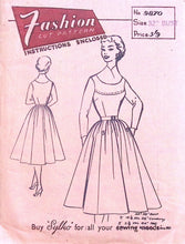 Load image into Gallery viewer, Vintage Sewing Pattern: Fashion Cut Pattern 9870
