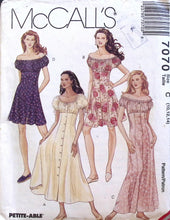 Load image into Gallery viewer, Vintage Sewing Pattern: McCalls 7070
