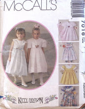 Load image into Gallery viewer, Vintage Sewing Pattern: McCalls 7016
