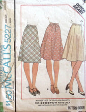 Load image into Gallery viewer, Vintage Sewing Pattern: McCalls 5227
