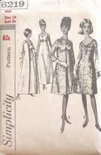 Load image into Gallery viewer, Vintage Sewing Pattern: Simplicity 6219
