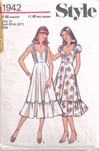 Load image into Gallery viewer, Vintage Sewing Pattern: Style 1942
