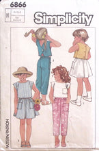 Load image into Gallery viewer, Vintage Sewing Pattern: Simplicity 6866
