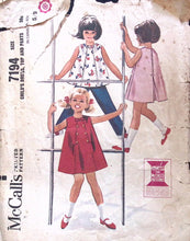 Load image into Gallery viewer, Vintage Sewing Pattern: McCalls 7194
