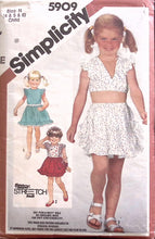 Load image into Gallery viewer, Vintage Sewing Pattern: Simplicity 5909
