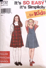 Load image into Gallery viewer, Vintage Sewing Pattern: Simplicity 9732

