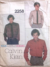 Load image into Gallery viewer, Vintage Sewing Pattern: Vogue 2258

