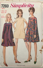 Load image into Gallery viewer, 1967 Vintage Sewing Pattern: Simplicity 7203
