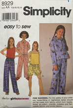 Load image into Gallery viewer, Sewing Pattern: Simplicity 8929
