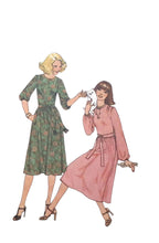 Load image into Gallery viewer, Vintage Sewing Pattern: Simplicity 7952
