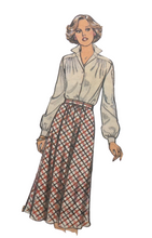 Load image into Gallery viewer, 1979 Vintage Sewing Pattern: Style 2577
