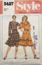 Load image into Gallery viewer, 1981 Vintage Sewing Pattern: Style 3427
