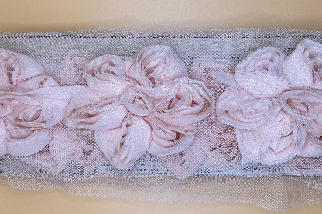 Beautiful Continuous Flower Embellishment
