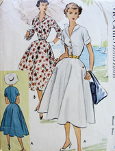 Load image into Gallery viewer, Vintage Sewing Pattern: McCalls 8989
