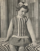 Load image into Gallery viewer, Vintage Patons Knitting Booklet No.487
