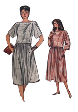 Load image into Gallery viewer, Vintage Sewing Pattern: Vogue 8639
