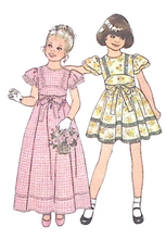 Load image into Gallery viewer, Vintage Sewing Pattern: Simplicity 7947
