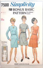 Load image into Gallery viewer, Vintage Sewing Pattern: Simplicity 7500
