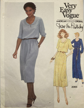 Load image into Gallery viewer, Sewing Pattern: Vogue 2065
