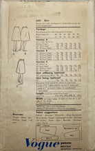 Load image into Gallery viewer, Vintage Sewing Pattern: Vogue 5321
