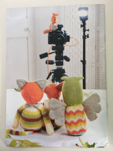 Load image into Gallery viewer, Felix and friends Book and Knitting Kit
