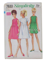 Load image into Gallery viewer, 1968 Vintage Sewing Pattern: Simplicity 7633
