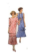 Load image into Gallery viewer, 1985 Vintage Sewing Pattern: Butterick 3581
