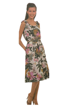 Load image into Gallery viewer, 1981 Vintage Sewing Pattern: McCalls 7585
