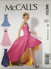 Load image into Gallery viewer, 2013  Sewing Pattern: McCalls M6701
