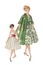 Load image into Gallery viewer, 1959 Vintage Sewing Pattern: Simplicity  2917
