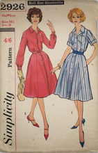 Load image into Gallery viewer, 1959 Vintage Sewing Pattern: Simplicity 2926
