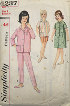 Load image into Gallery viewer, 1960&#39;s Vintage Sewing Pattern: Simplicity 4237
