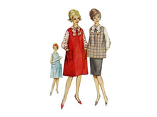 Load image into Gallery viewer, 1960&#39;s Vintage Sewing Pattern: Simplicity 4641
