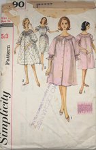 Load image into Gallery viewer, 1960&#39;s Vintage Sewing Pattern: Simplicity 4690
