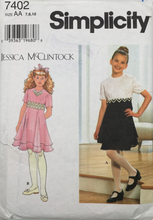 Load image into Gallery viewer, 1996 Vintage Sewing Pattern: Simplicity 7402
