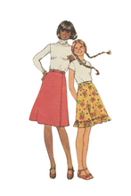 Load image into Gallery viewer, 1978 Vintage Sewing Pattern: Simplicity  7870
