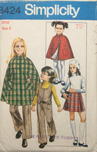 Load image into Gallery viewer, 1969 Vintage Sewing Pattern: Simplicity 8424
