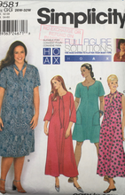 Load image into Gallery viewer, 2001 Sewing Pattern: Simplicity 9581
