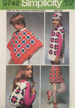 Load image into Gallery viewer, 1973 Vintage Sewing Pattern: Simplicity 9742
