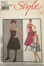 Load image into Gallery viewer, 1980’s Vintage Sewing Pattern: Style 1077
