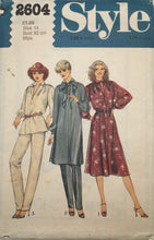 Load image into Gallery viewer, 1979 Vintage Sewing Pattern: Style 2604
