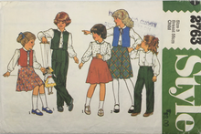 Load image into Gallery viewer, 1981 Vintage Sewing Pattern: Style 2763
