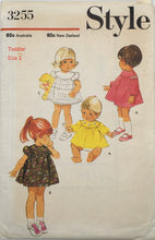 Load image into Gallery viewer, 1971 Vintage Sewing Pattern: Style 3255
