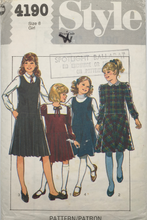 Load image into Gallery viewer, 1985 Vintage Sewing Pattern: Style 4190
