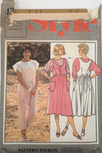 Load image into Gallery viewer, 1985 Vintage Sewing Pattern: Style 4322
