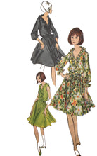 Load image into Gallery viewer, 1960’s Vintage Sewing Pattern: Vogue 6394
